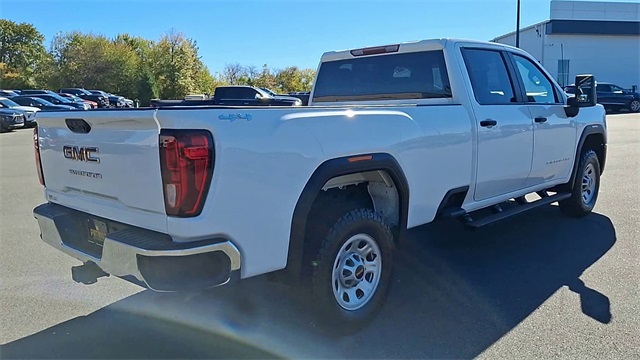 2024 GMC Sierra 2500HD Pro Image 5 of 38