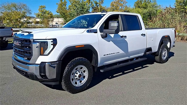2024 GMC Sierra 2500HD Pro Image 1 of 38