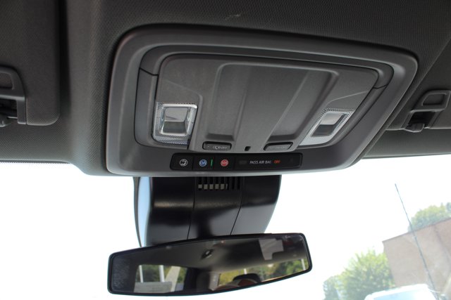 Vehicle image 32 of 34