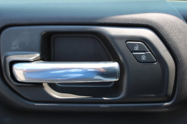 Vehicle image 17 of 34
