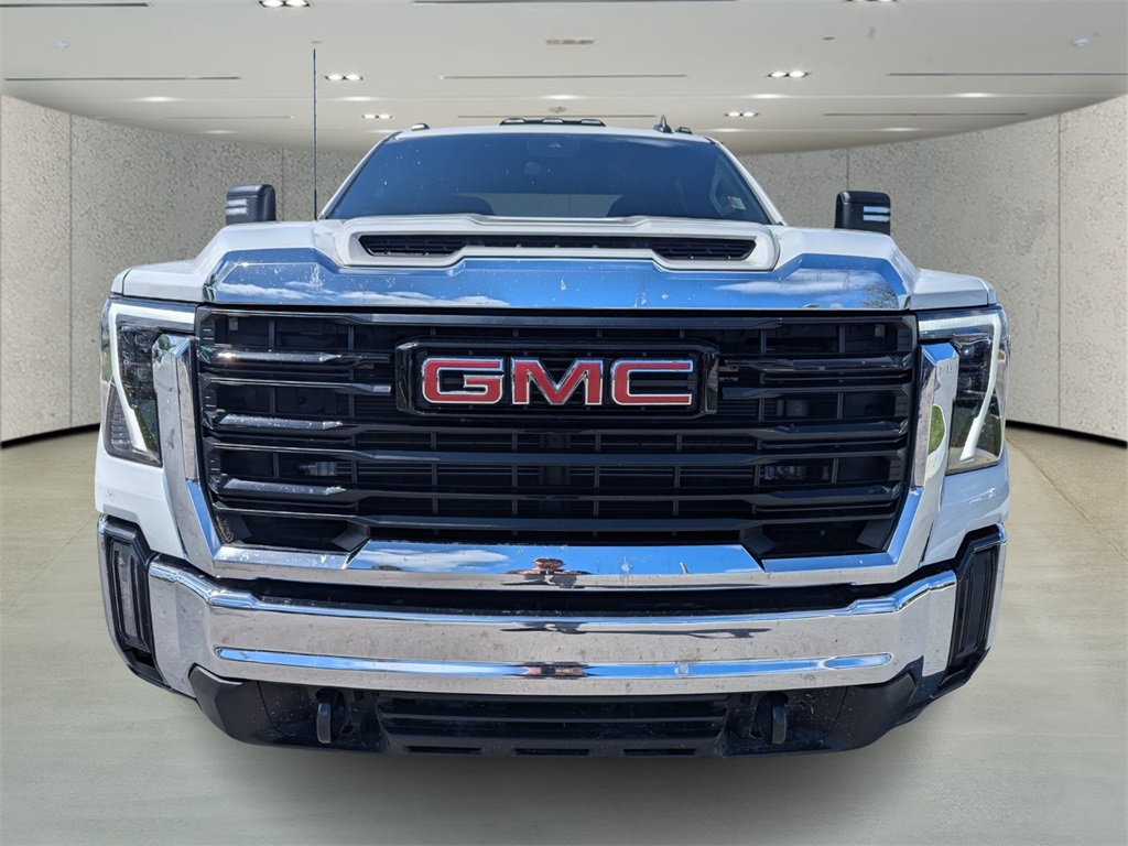 2024 GMC Sierra 2500HD Pro Image 2 of 29