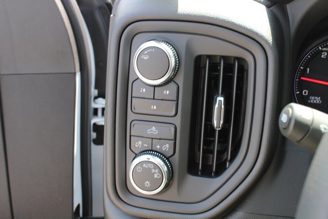 Vehicle image 25 of 34