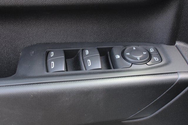 Vehicle image 18 of 34
