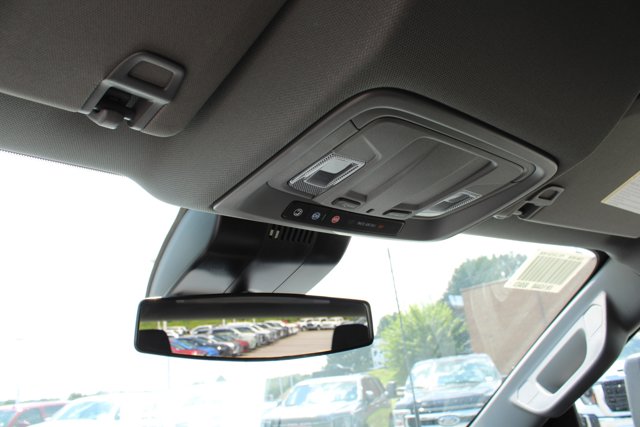 Vehicle image 31 of 34