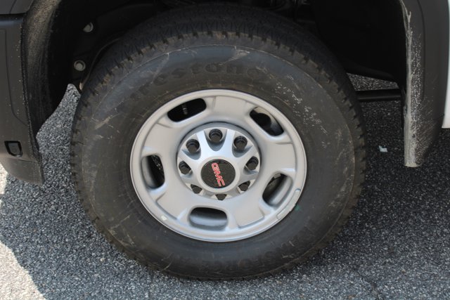 Vehicle image 33 of 34