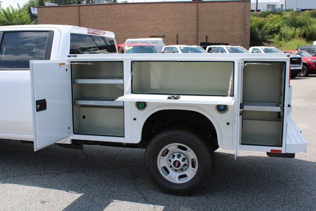 Vehicle image 9 of 34