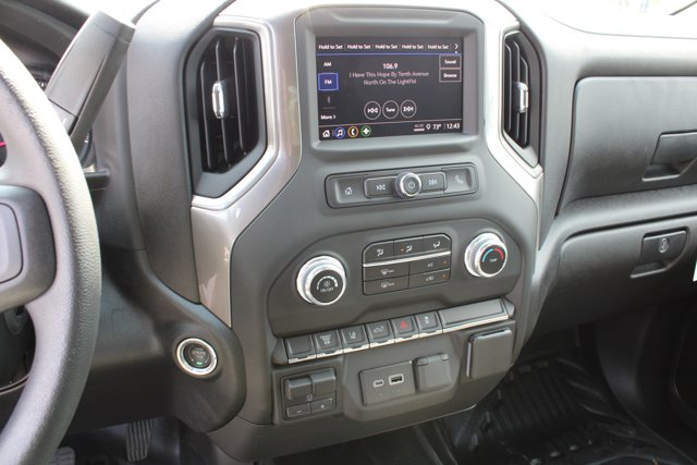 Vehicle image 26 of 34