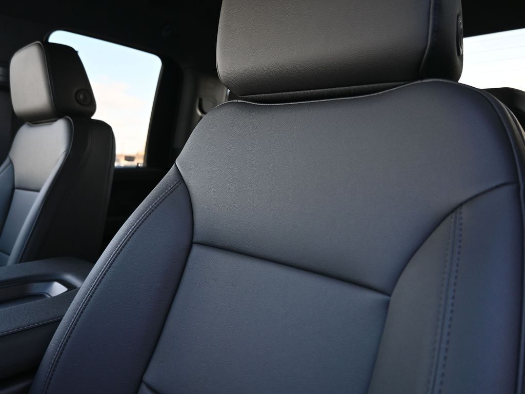 2024 GMC Sierra 2500HD Pro Image 18 of 28