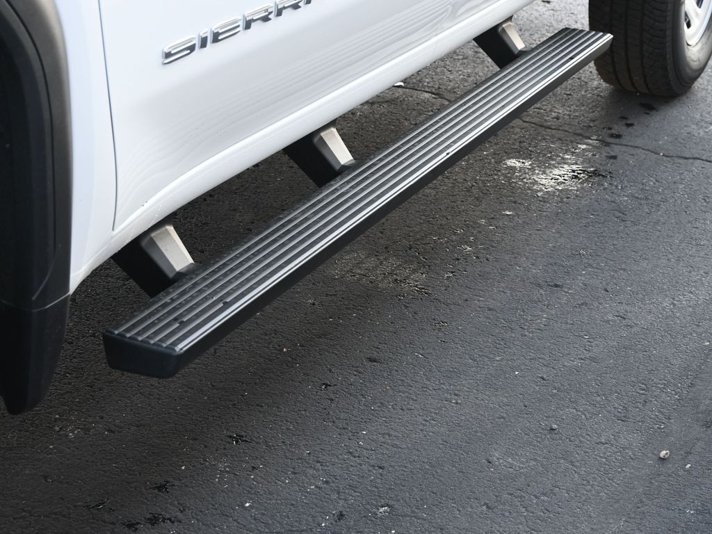 2024 GMC Sierra 2500HD Pro Image 13 of 28