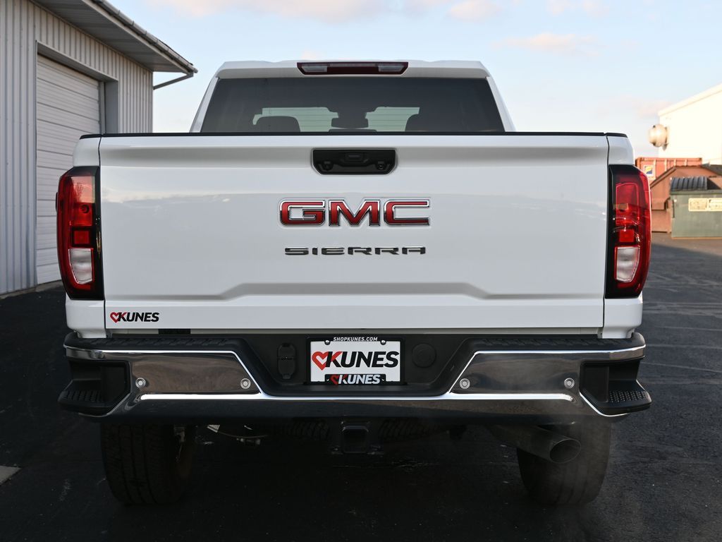 2024 GMC Sierra 2500HD Pro Image 7 of 28