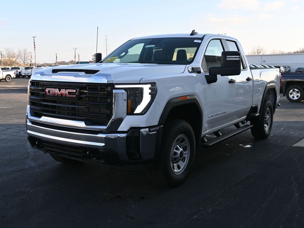 2024 GMC Sierra 2500HD Pro Image 1 of 28
