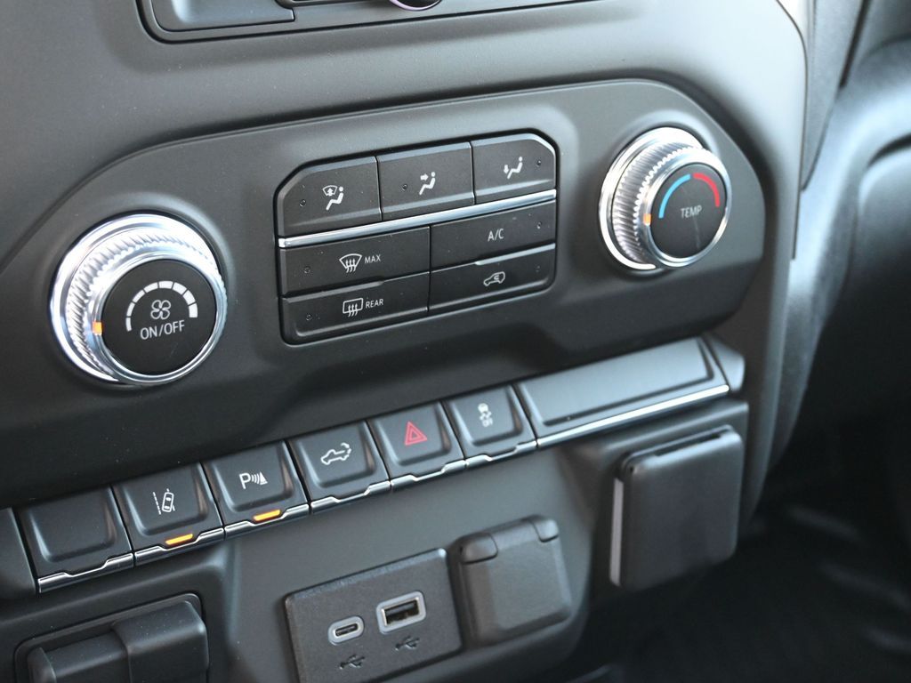 2024 GMC Sierra 2500HD Pro Image 22 of 28