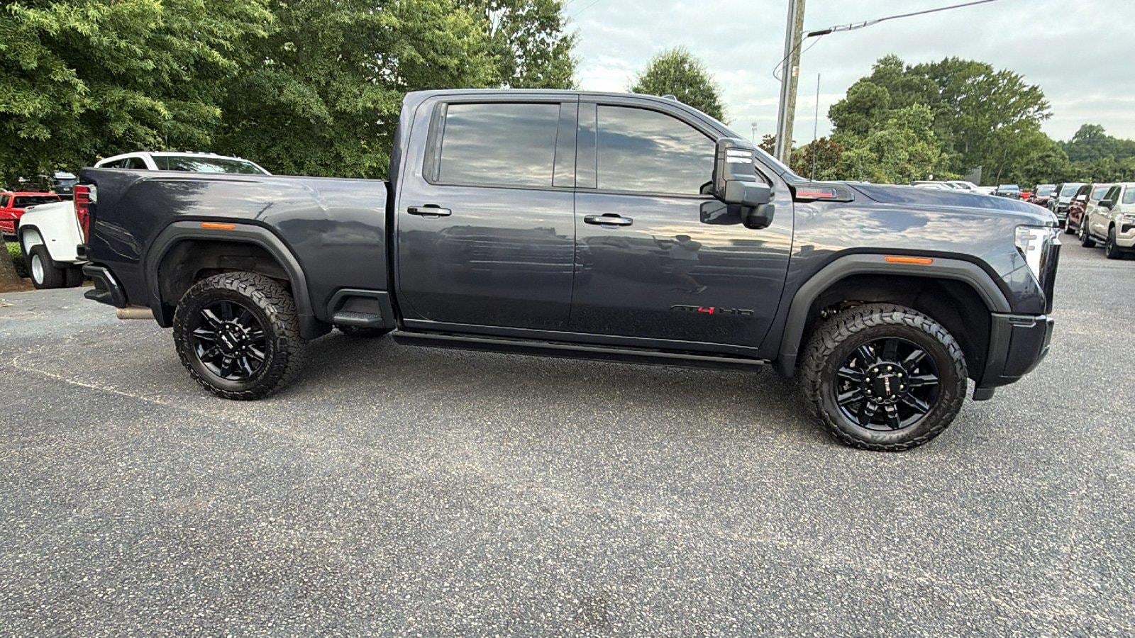 2024 GMC Sierra 2500HD AT4 Image 3 of 34