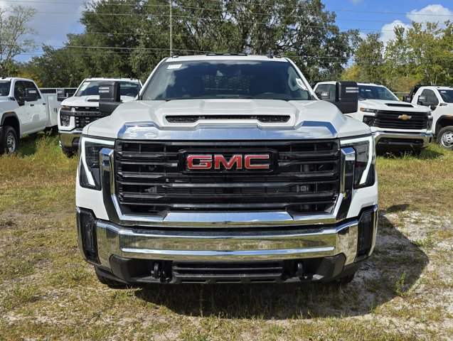 2024 GMC Sierra 3500HD Pro Image 2 of 15