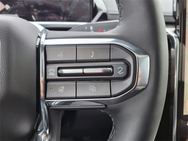 Vehicle image 17 of 25