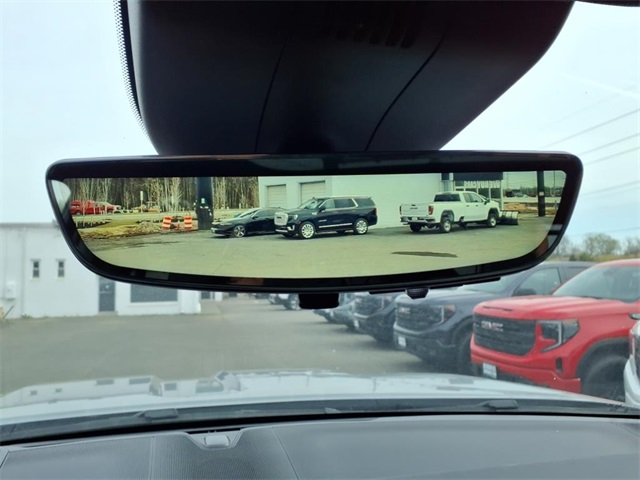 Vehicle image 21 of 25