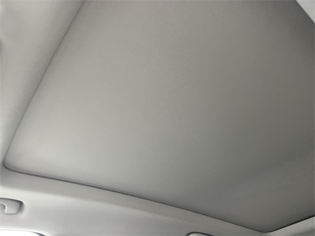 Vehicle image 21 of 24