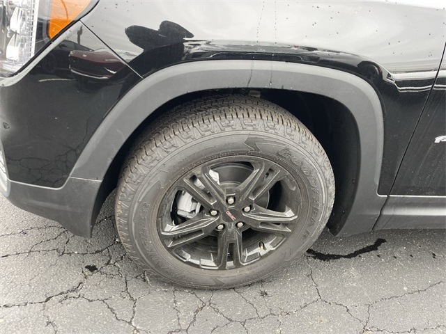 Vehicle image 10 of 24