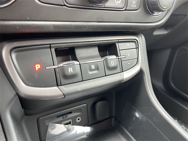 Vehicle image 19 of 24