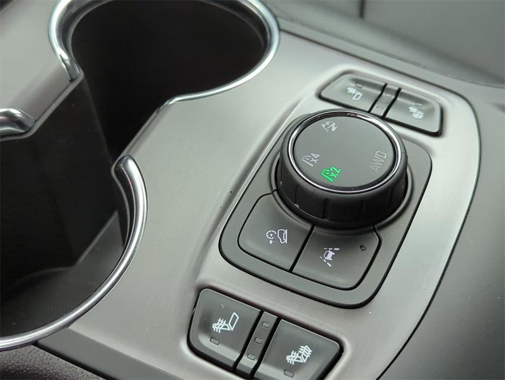 Vehicle image 18 of 36
