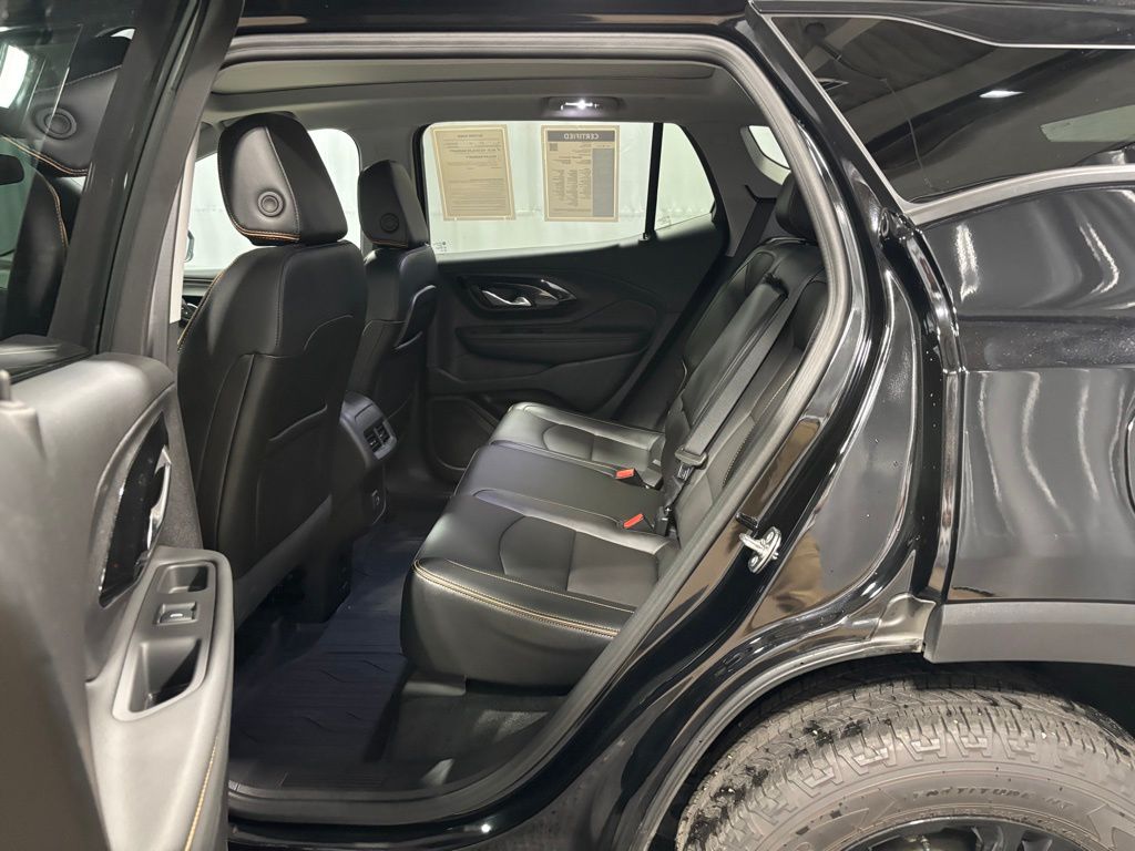 2024 GMC Terrain AT4 Image 25 of 37
