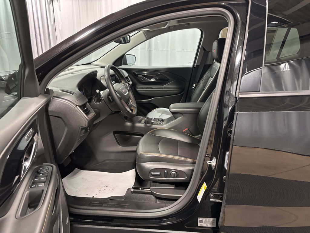 2024 GMC Terrain AT4 Image 19 of 37
