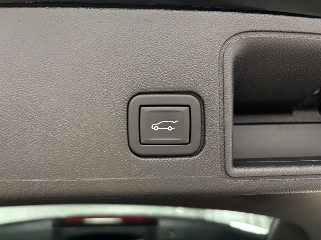 2024 GMC Terrain AT4 Image 14 of 37