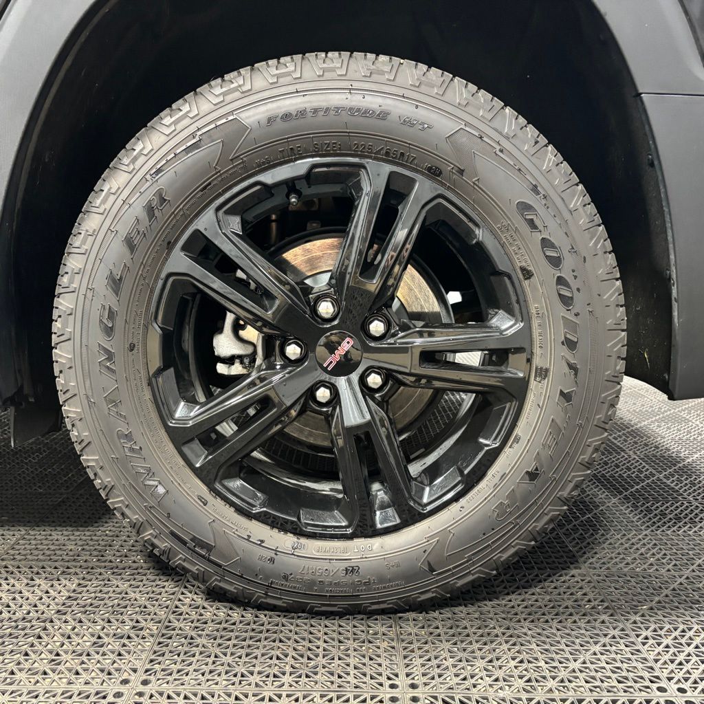 2024 GMC Terrain AT4 Image 9 of 37