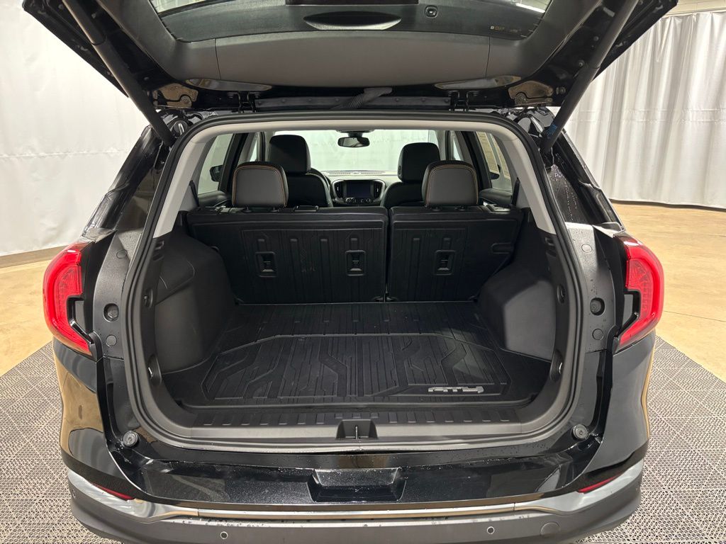 2024 GMC Terrain AT4 Image 24 of 37