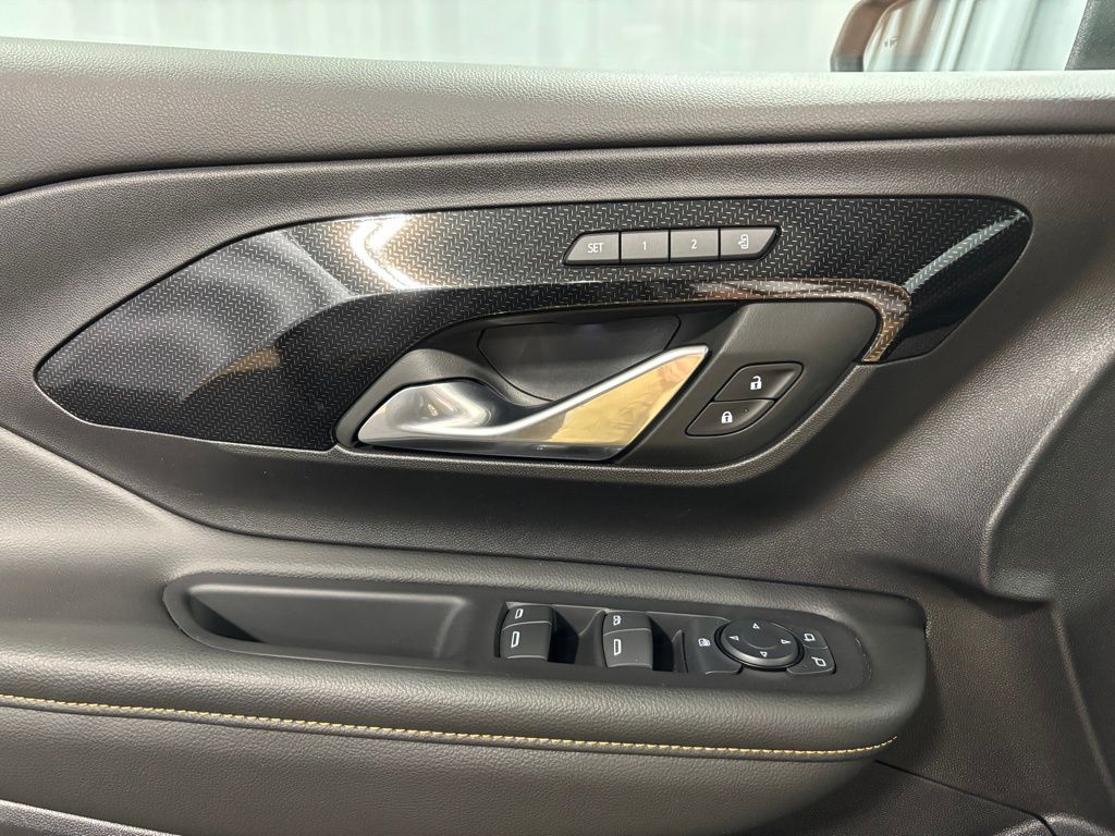 2024 GMC Terrain AT4 Image 13 of 37