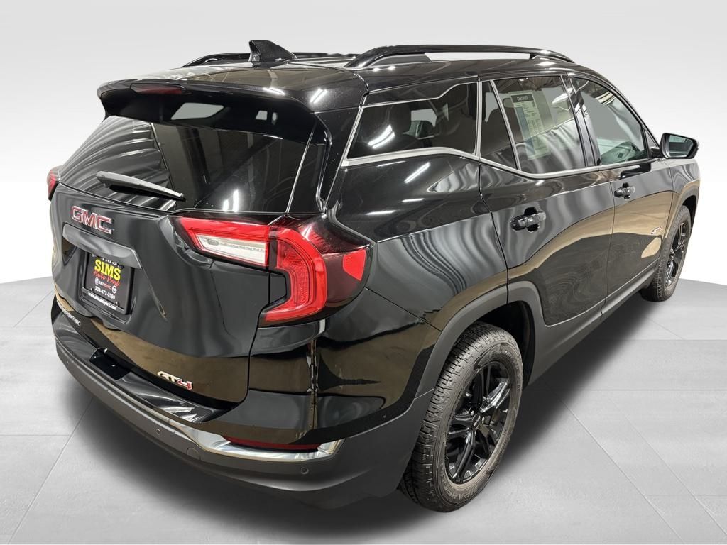 2024 GMC Terrain AT4 Image 5 of 37