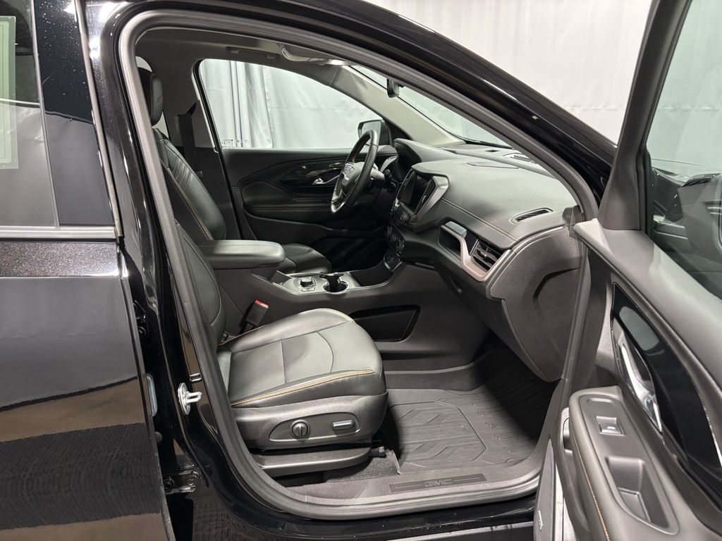 2024 GMC Terrain AT4 Image 10 of 37