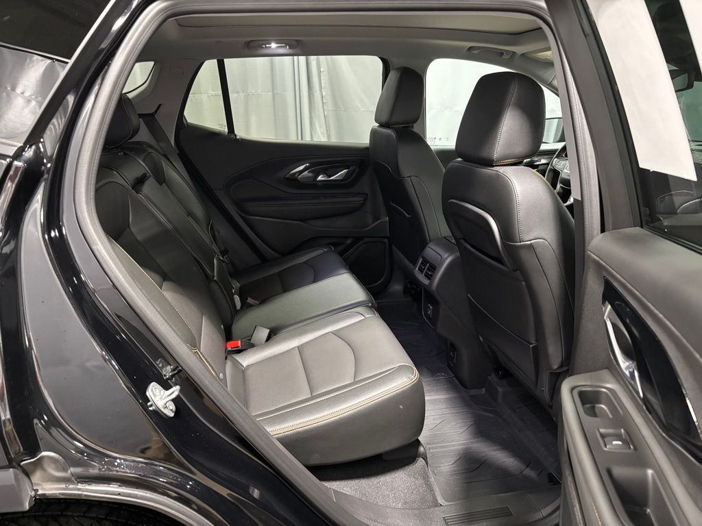 2024 GMC Terrain AT4 Image 23 of 37