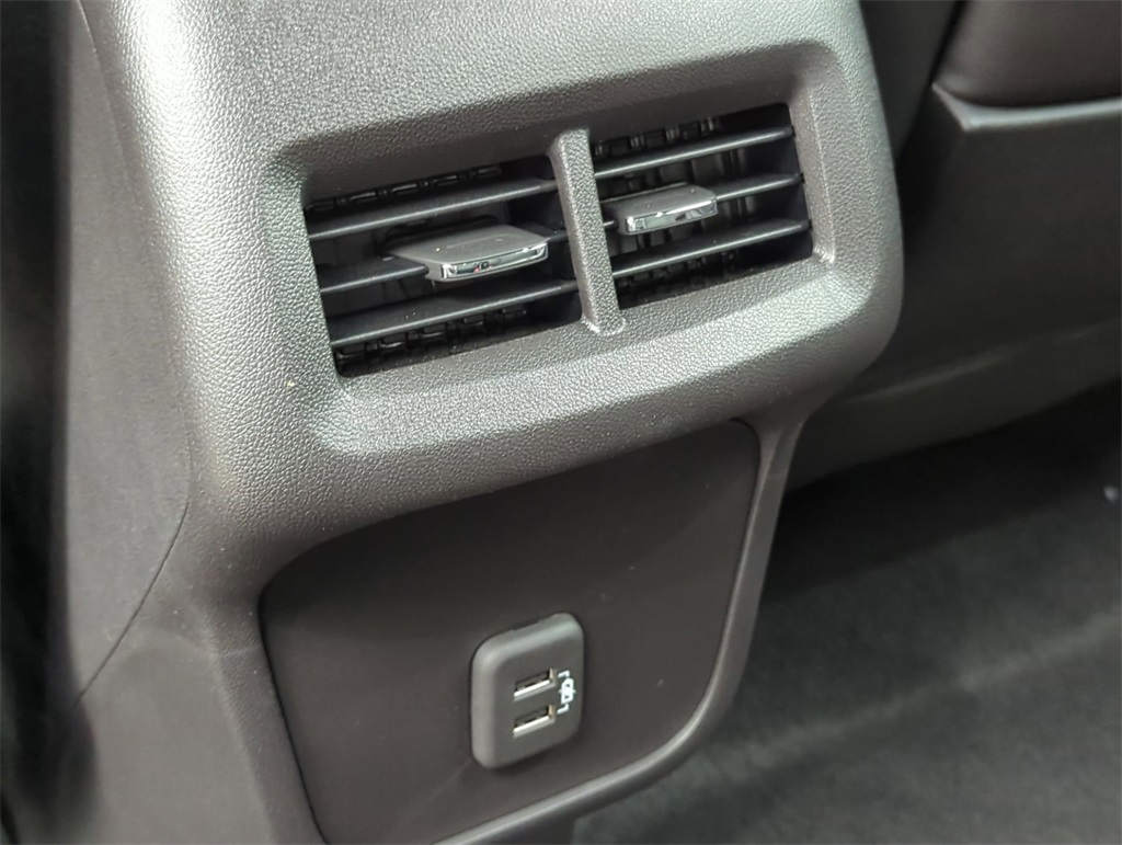 Vehicle image 21 of 35