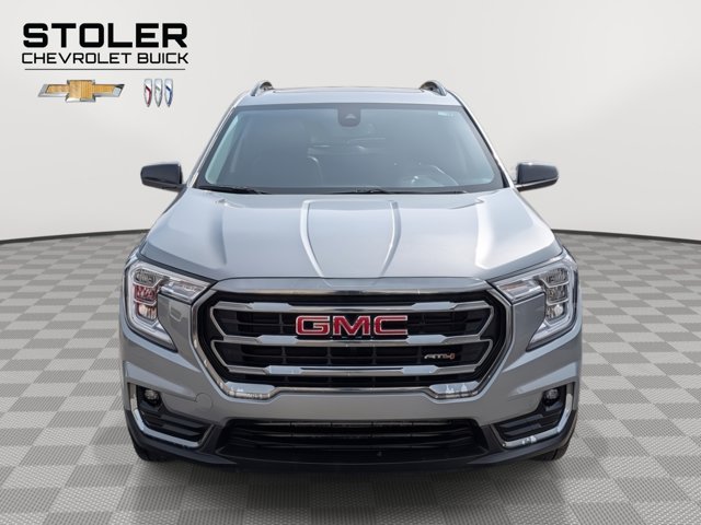 2024 GMC Terrain AT4 Image 2 of 31