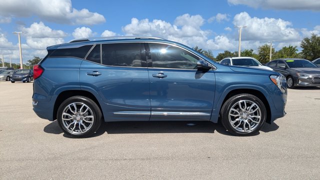 2024 GMC Terrain Denali Image 5 of 36