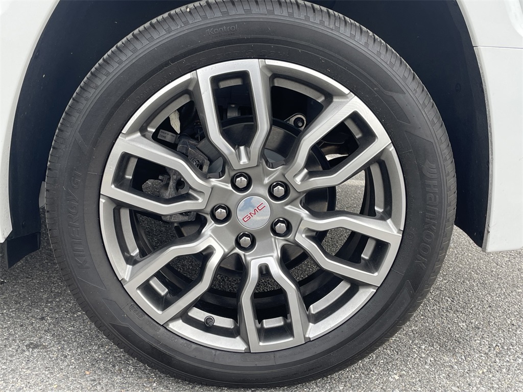 2024 GMC Terrain Denali Image 9 of 35