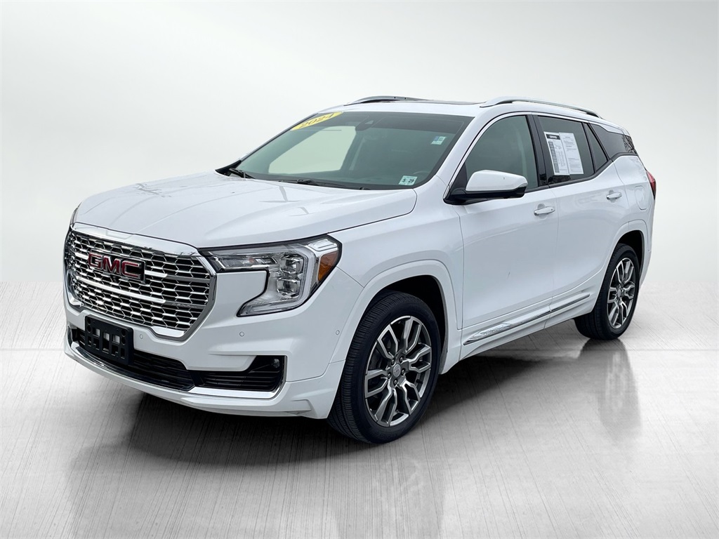 2024 GMC Terrain Denali Image 1 of 35