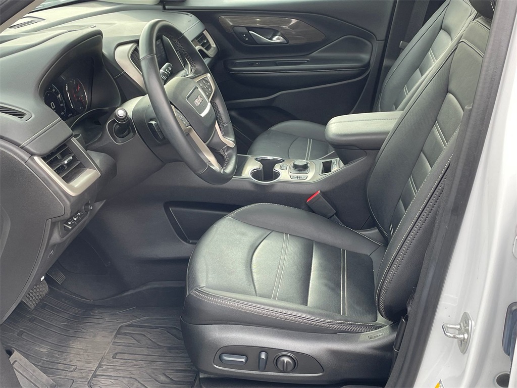 2024 GMC Terrain Denali Image 12 of 35