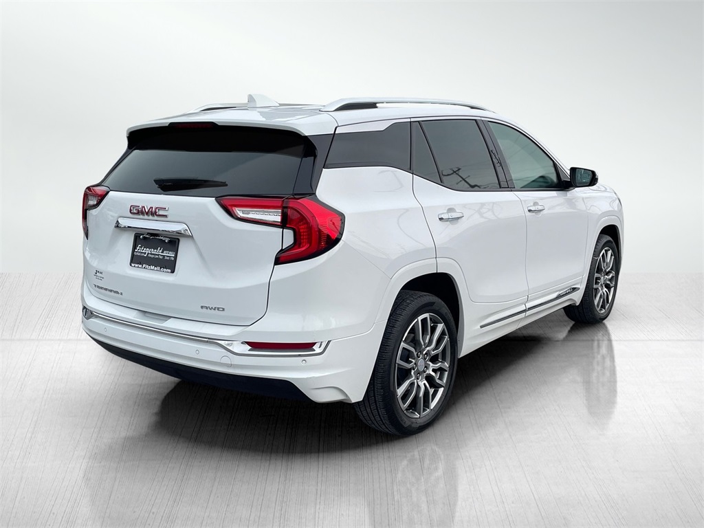 2024 GMC Terrain Denali Image 5 of 35