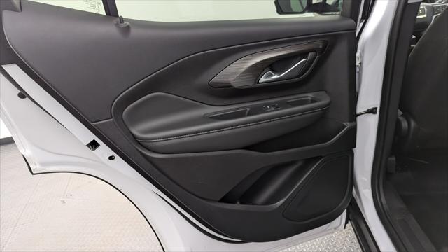 Vehicle image 23 of 32