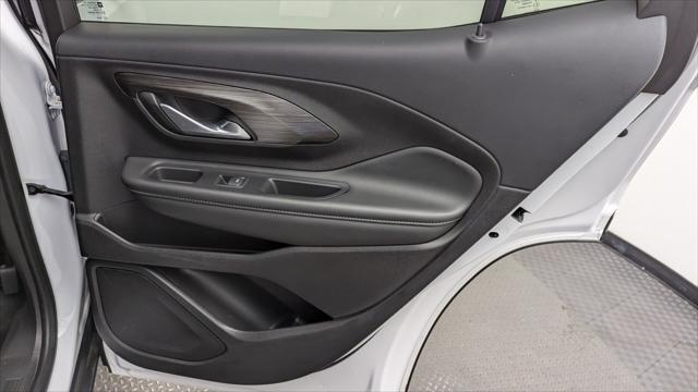 Vehicle image 26 of 32