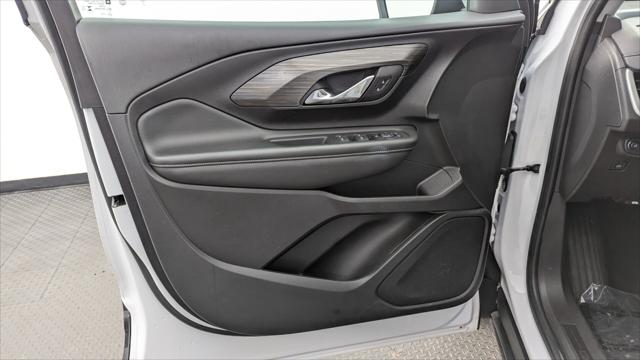 Vehicle image 24 of 32