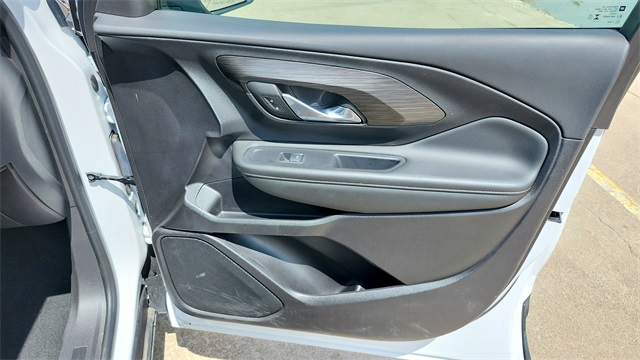 Vehicle image 32 of 46