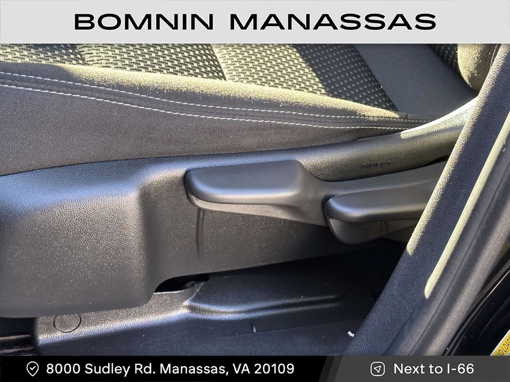 2024 GMC Terrain SLE Image 14 of 30