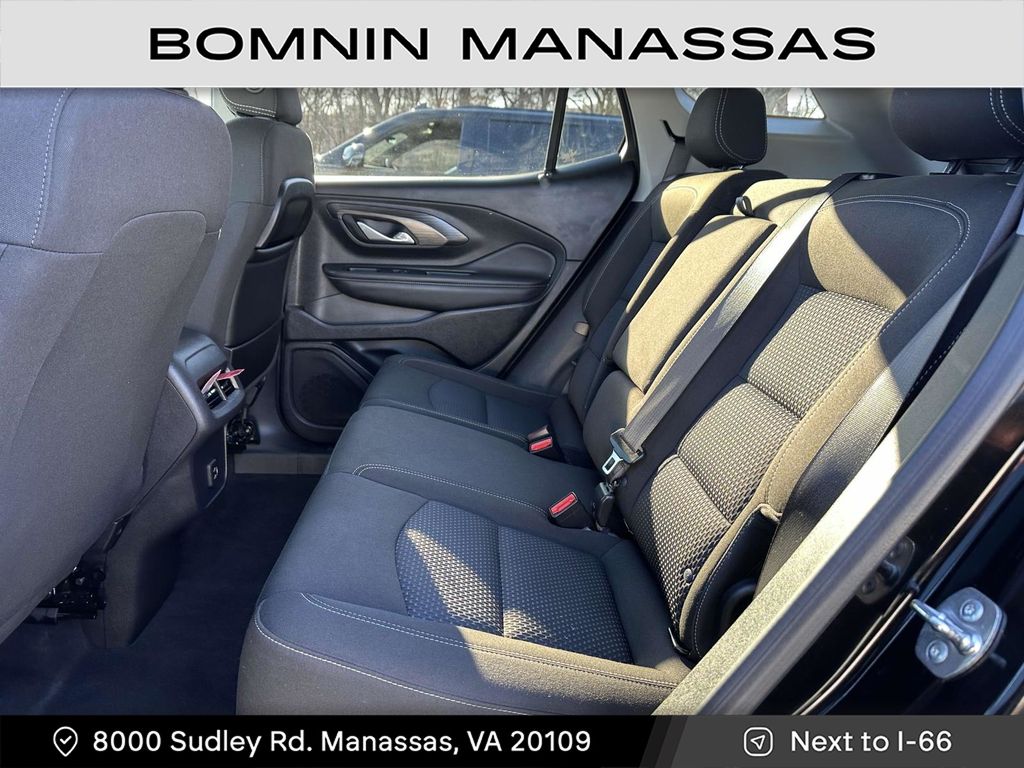 2024 GMC Terrain SLE Image 12 of 30
