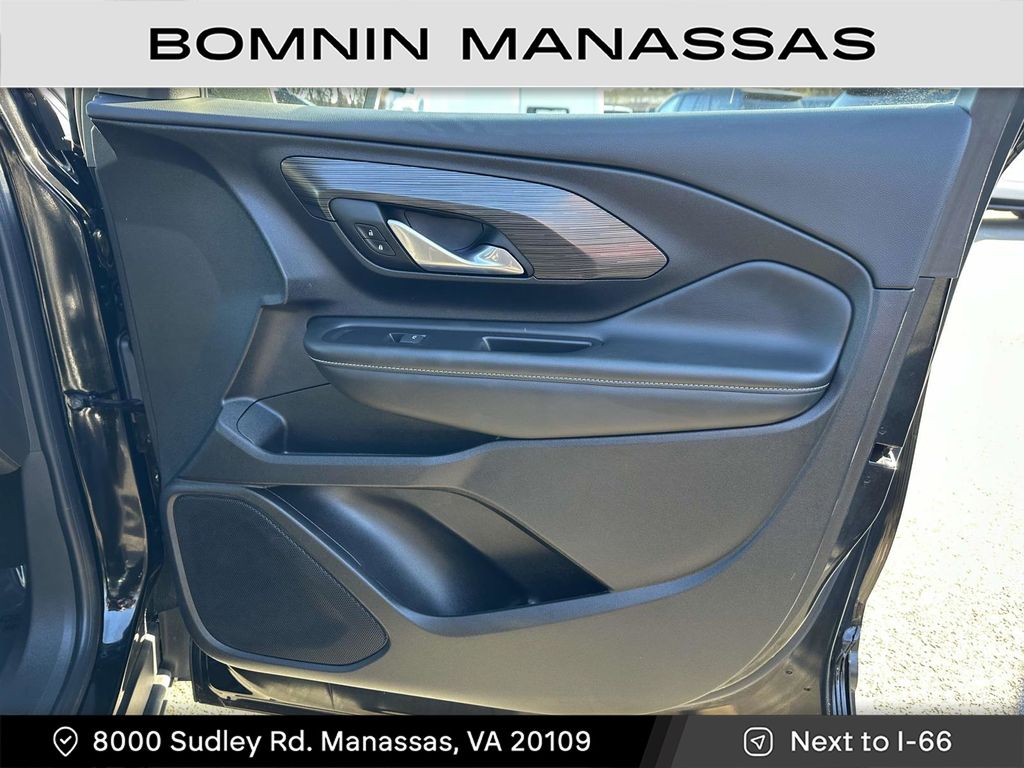 2024 GMC Terrain SLE Image 8 of 30