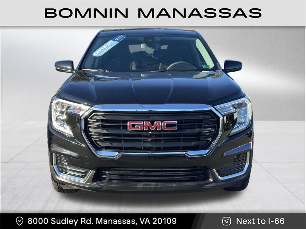 2024 GMC Terrain SLE Image 2 of 30
