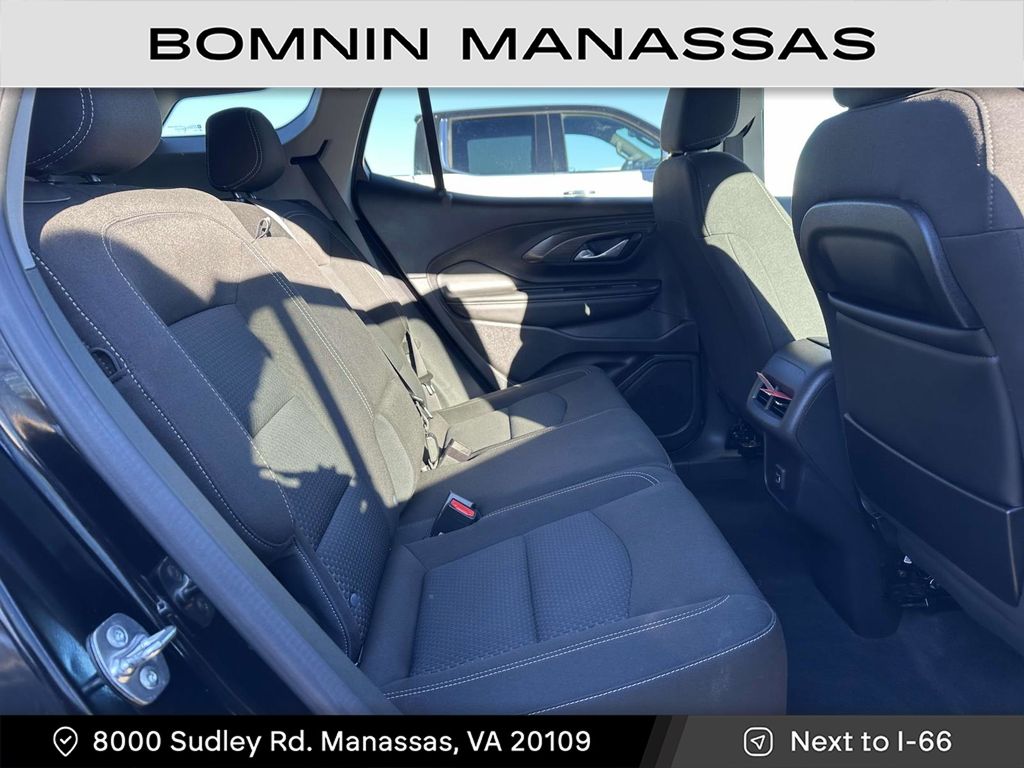 2024 GMC Terrain SLE Image 10 of 30