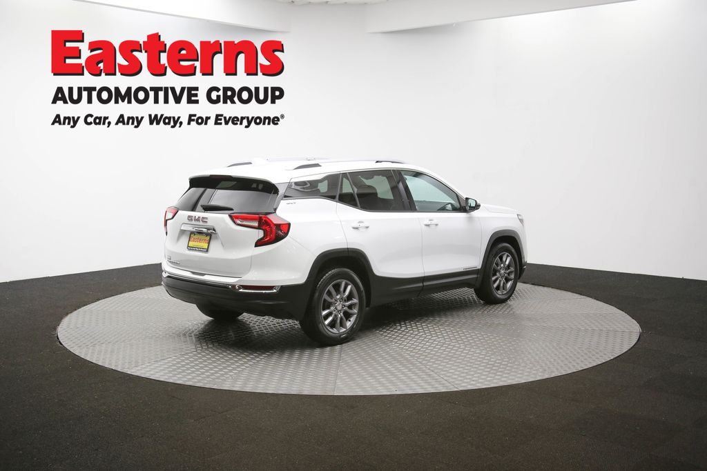 2024 GMC Terrain SLT Image 21 of 64